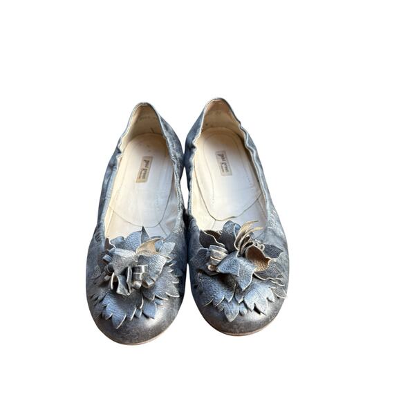 Paul Green Hailey Metallic Silver Distressed Flower Detail Ballet Flats - 7 - Picture 3 of 7